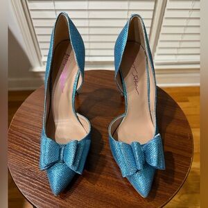 Sparkling Turquoise/Blue Heels That Are Ready For Any Occasion! Size 10 🩵